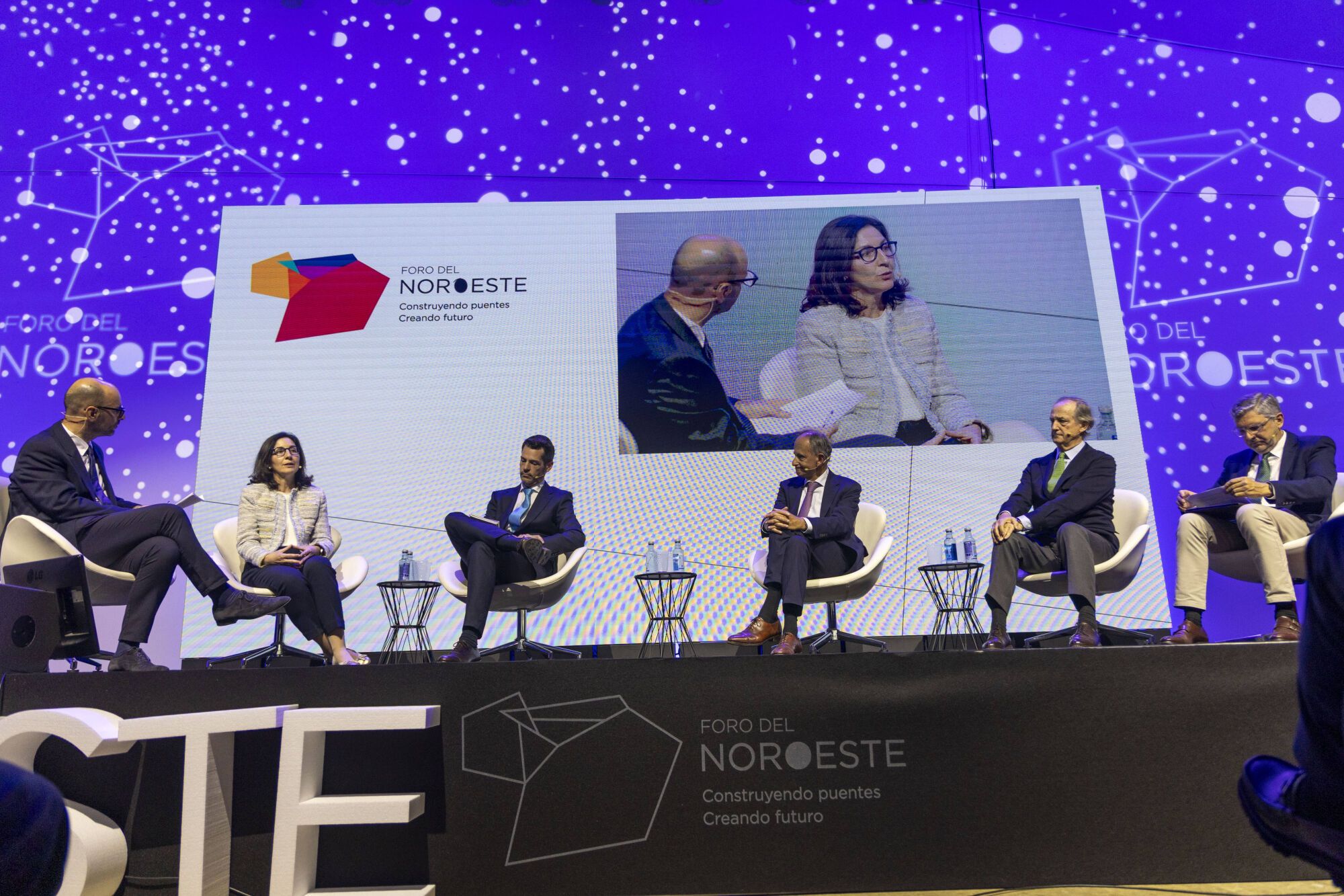 FORO DEL NOROESTE. MESA DE ENERGIA. MONICA PUENTE, NATURGY. RODRIGO ALVAREZ, STAKRAFT ESPAÑA. JAVIER SAENZ DE JUBERA, TOTAL ENERGIES ELECTRICIDA Y GAS. IGNACIO COLMENARES, PRESIDENTE DE ENCE. FRANCISCO SILVA, DELEGADO DE IBERDROLA. MODERA JULIO PEREZ, PRENSA IBERICA.