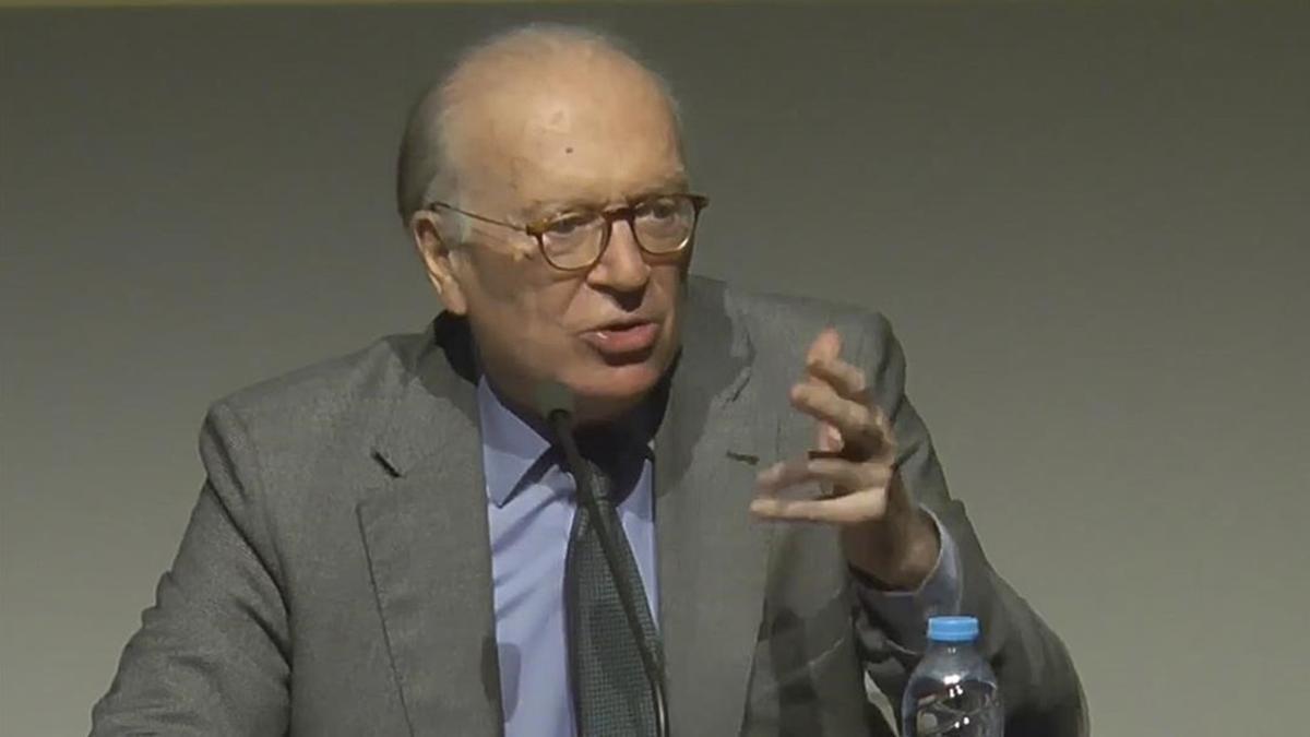 Nicolás Sartorius, durante su conferencia en el ciclo 'La pell de brau', en L'Hospitalet de Llobregat