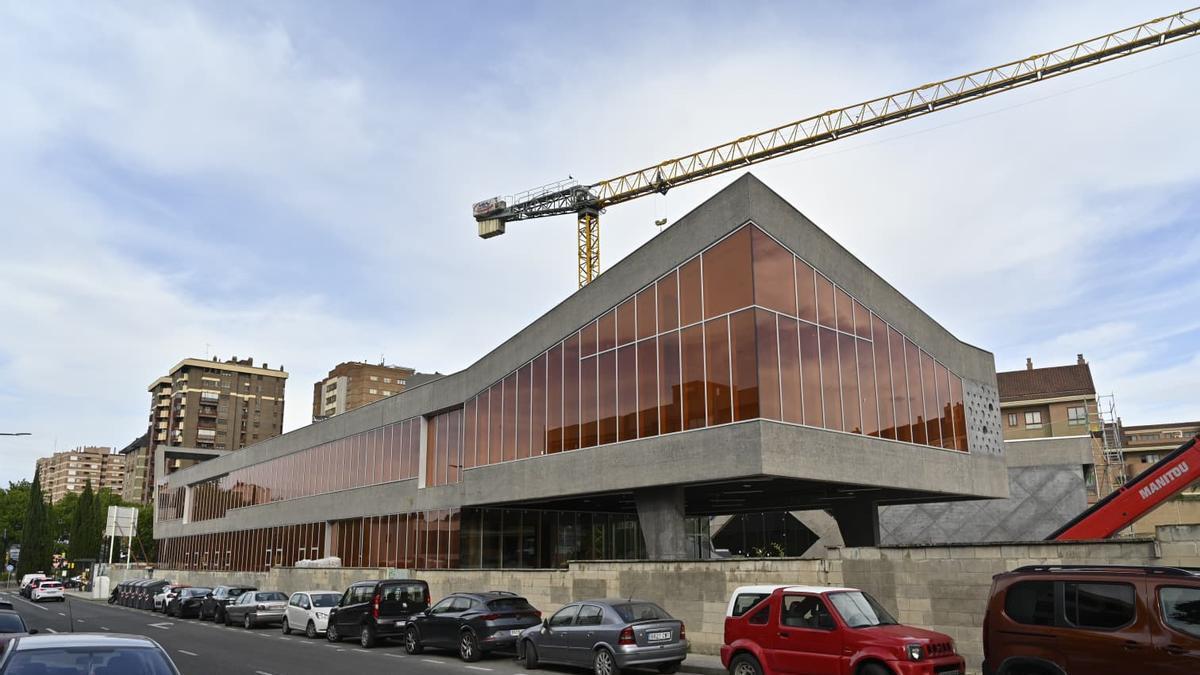Estado de las obras en el centro cívico de Vía Hispanidad, que se inaugurará próximamente en Zaragoza.