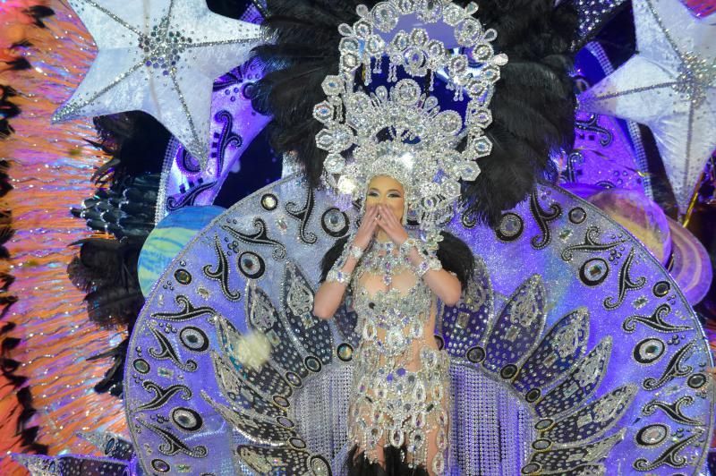 17-03-2019 SAN BARTOLOMÉ DE TIRAJANA. REINA CARNAVAL DE  MASPALOMAS.  Coronación de la reina.  ALBA DUNKERBECK MORALES. Fantasía: ?50 años de historia?. Fotógrafo: ANDRES CRUZ  | 17/03/2019 | Fotógrafo: Andrés Cruz