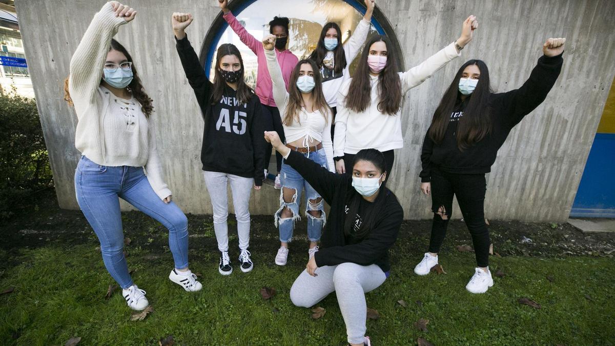 En primer término, agachada, Paloma Fonteina. Detrás, de izquierda a derecha, Lucía Barrero, Nuria Labra, Miriam Avello, Claudia Escribano y Sofía Moscoso. En la última fila, Sofía Alonso y Andrea Ibarra. |