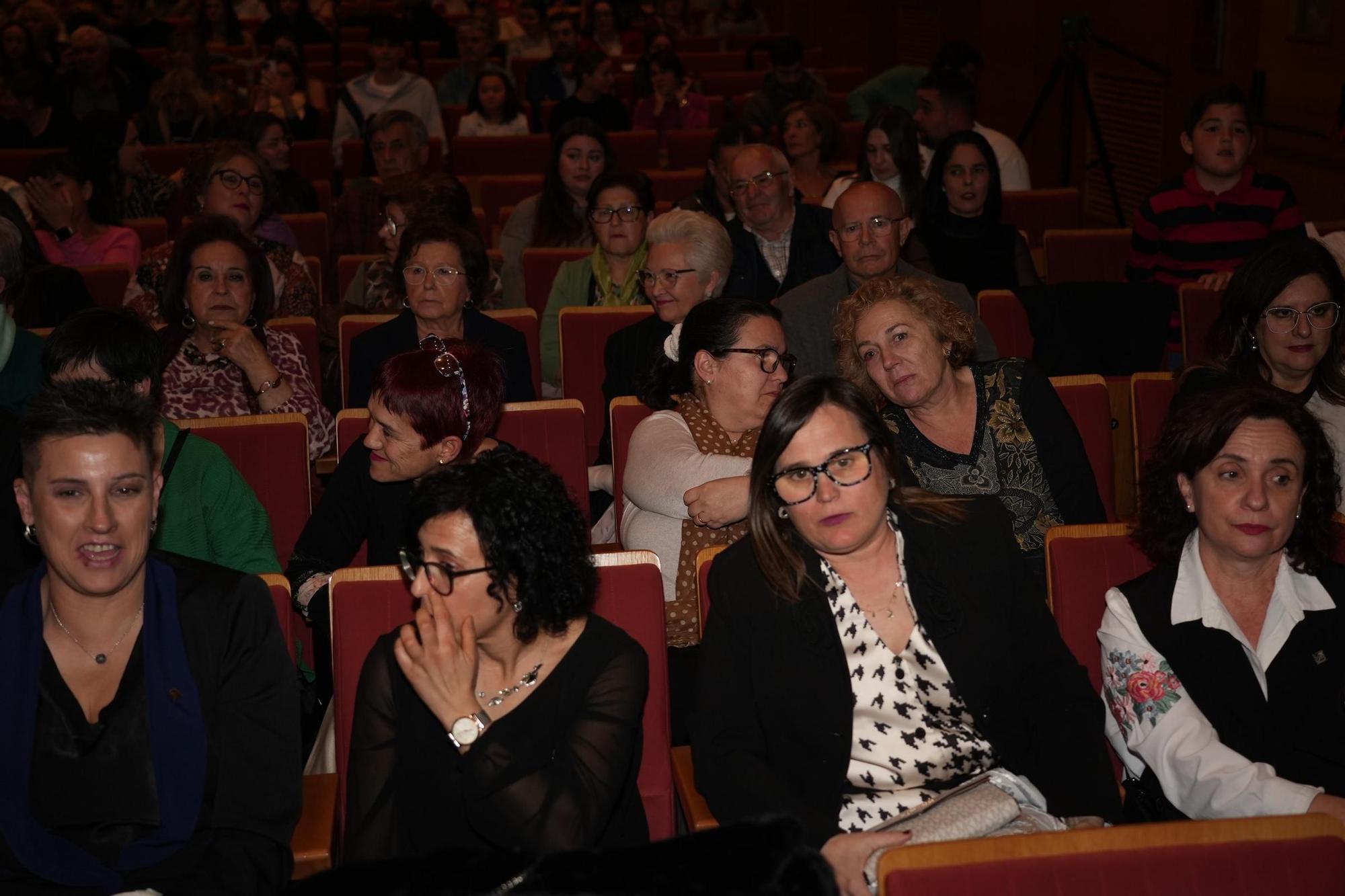 El homenaje a la reina de las fiestas de Vila-real del 2023, Gracia Gumbau, y su corte de honor, en imágenes