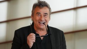 Archivo - El actor Eduard Fernández posa durante el photocall de la película ‘Marco’ en el Festival de Cine de San Sebastián, a 28 de septiembre de 2024, en San Sebastián, Guipúzcoa, País Vasco (España). El filme narra la historia de Enric Marco Batlle, u