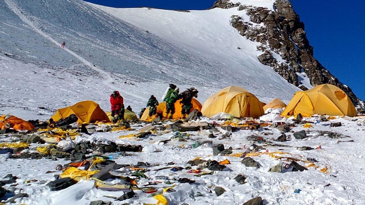 Basura en las inmediaciones del Everest