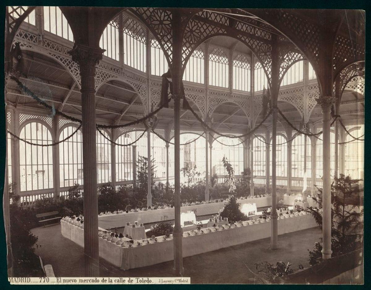 Mercado de la Cebada de Madrid en el XIX. Foto de J. Laurent