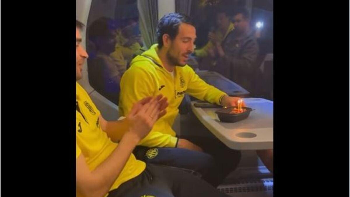 Imagen de la celebración del cumpleaños de Parejo junto a sus compañeros en el Villarreal CF.