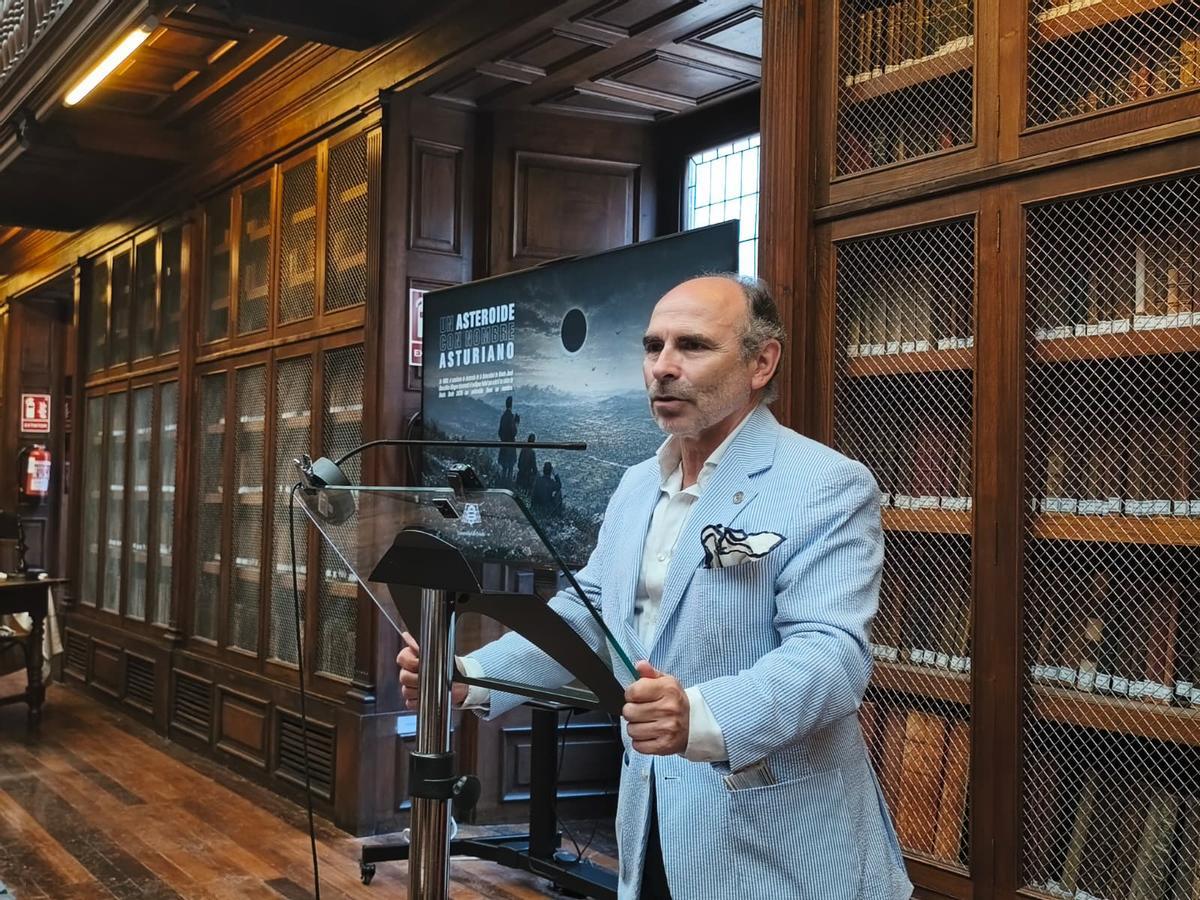 Ignacio Villaverde, rector de la Univesidad, durante el acto