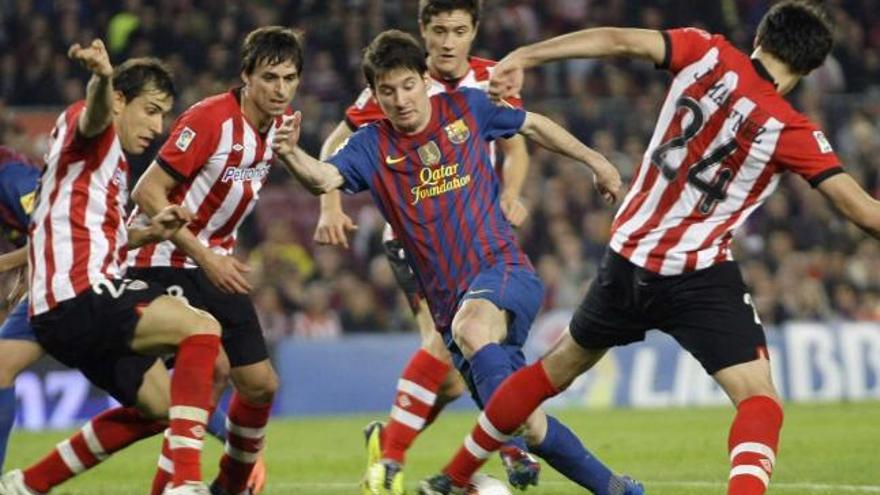 Messi trata de irse de Ekiza, Iturraspe, Herrera y Javi Martínez en el Barcelona-Athletic del sábado.