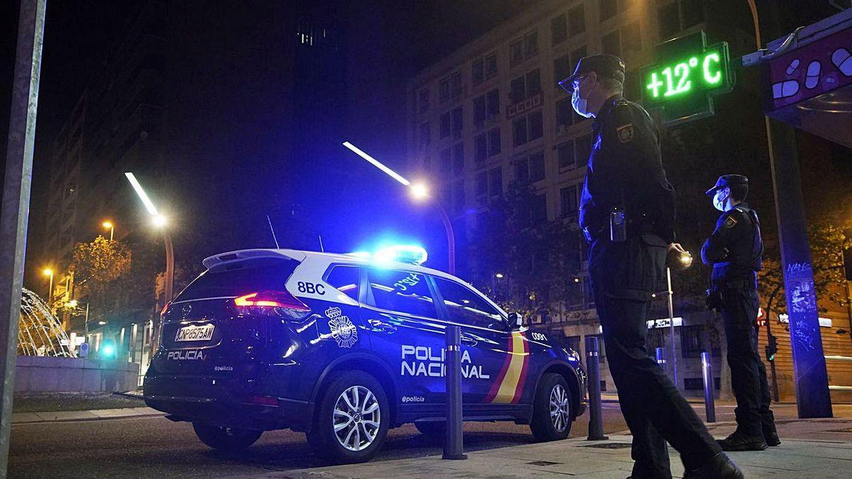 Un control policial en una calle de Zamora.