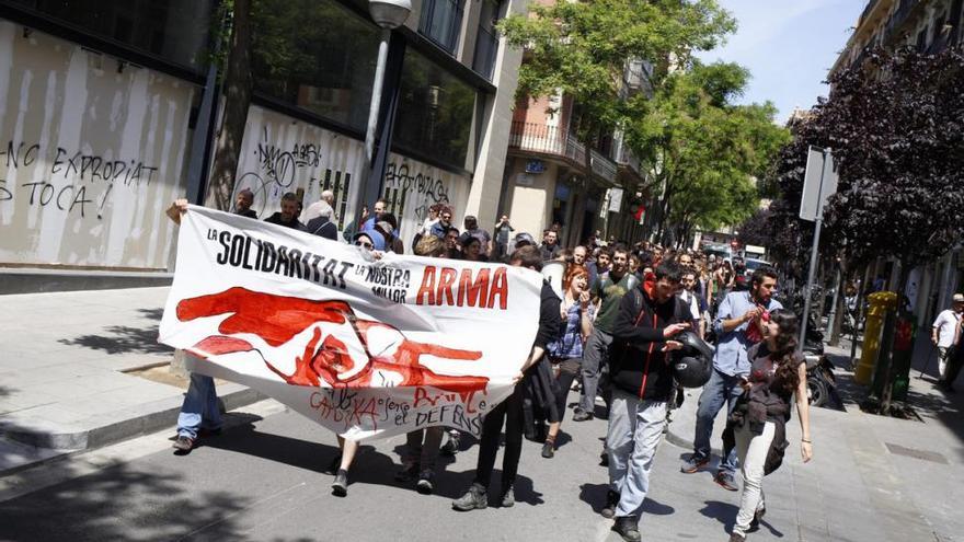 La batalla campal en Gràcia se salda con 15 heridos y un detenido