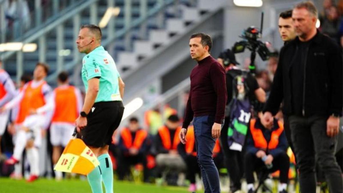 Luís Castro, durante el encuentro ante el Barcelona