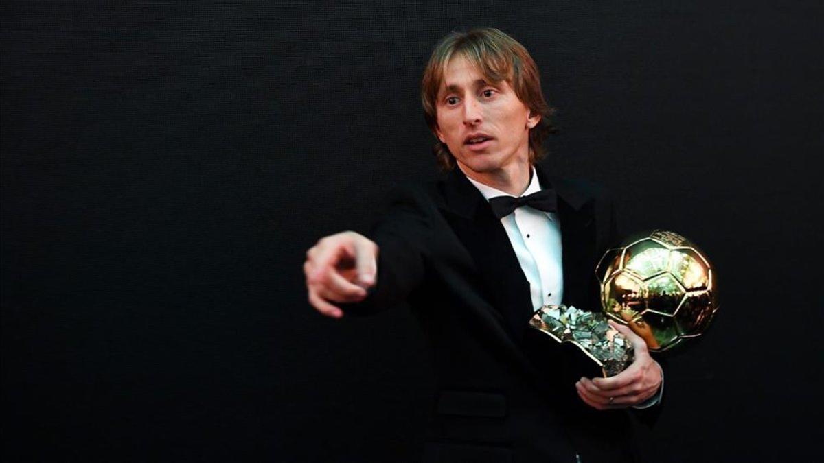 Luka Modric con su 'Balón de Oro'