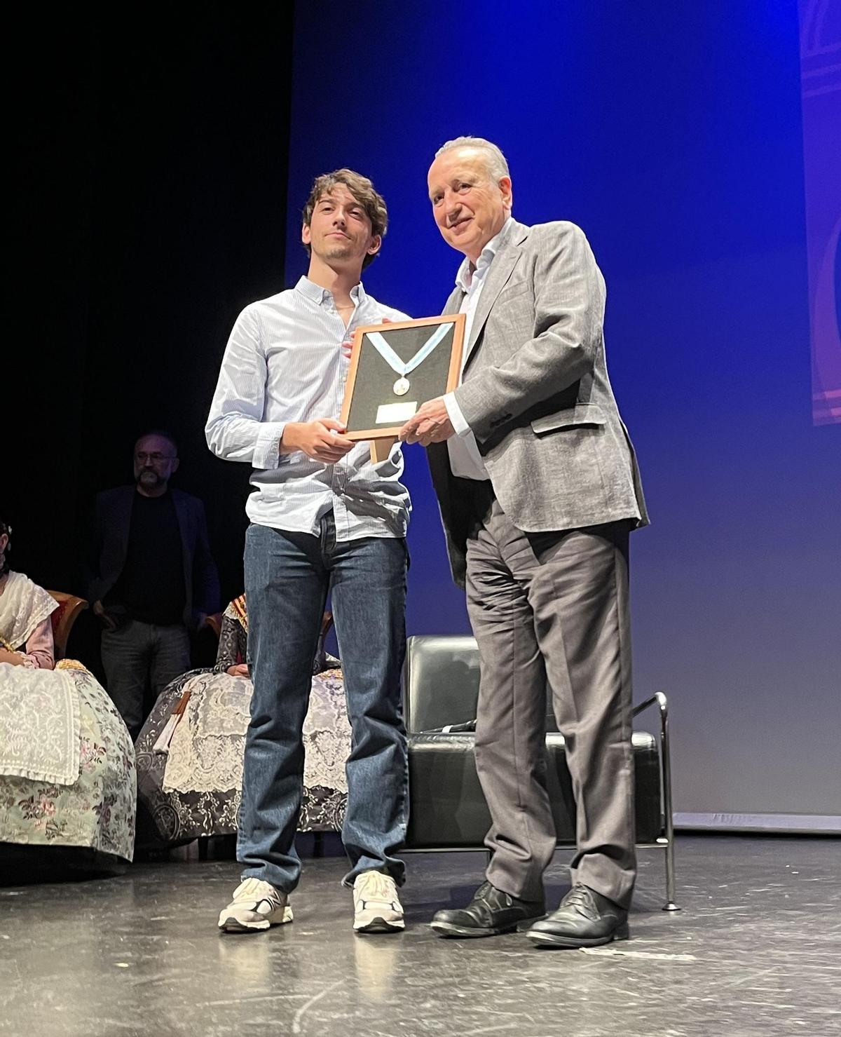 Fernando Roig, nombrado Congregante de Honor de la Congragació de Lluïsos de Vila-real.