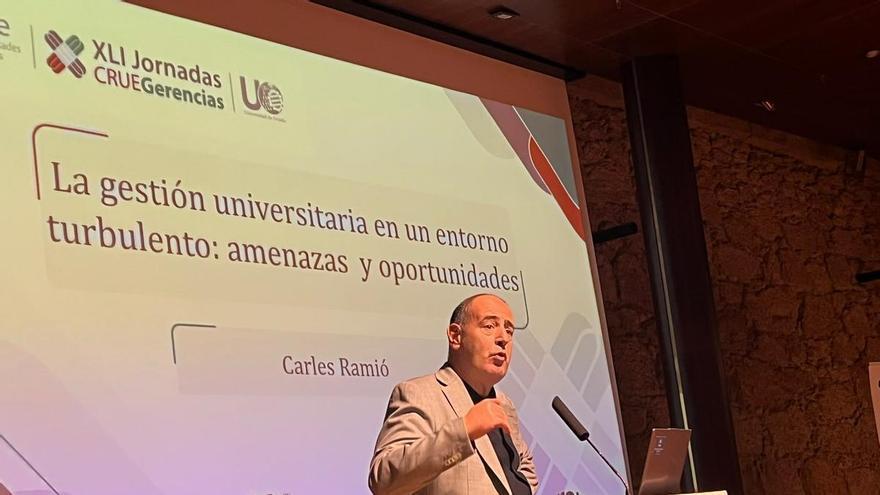 Carles Ramió, experto en gestión universitaria: "La elección de un rector no debería ser democrática, sino meritocrática"