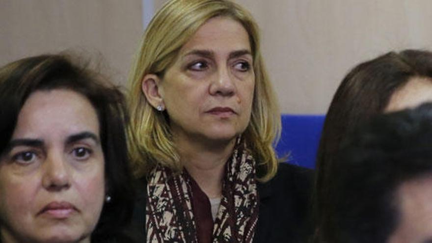 Ana María Tejeiro y la Infanta Cristina durante el juicio.