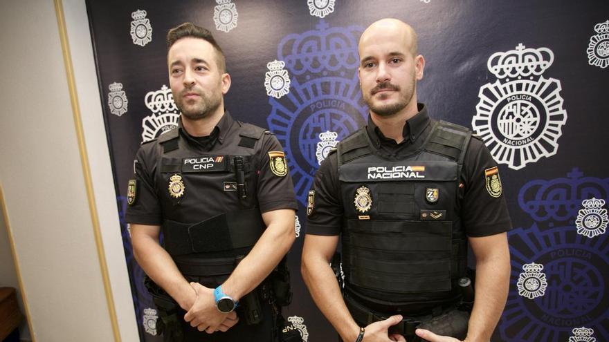 La Policía evita que una mujer armada con dos cuchillos se lance desde una azotea en Murcia