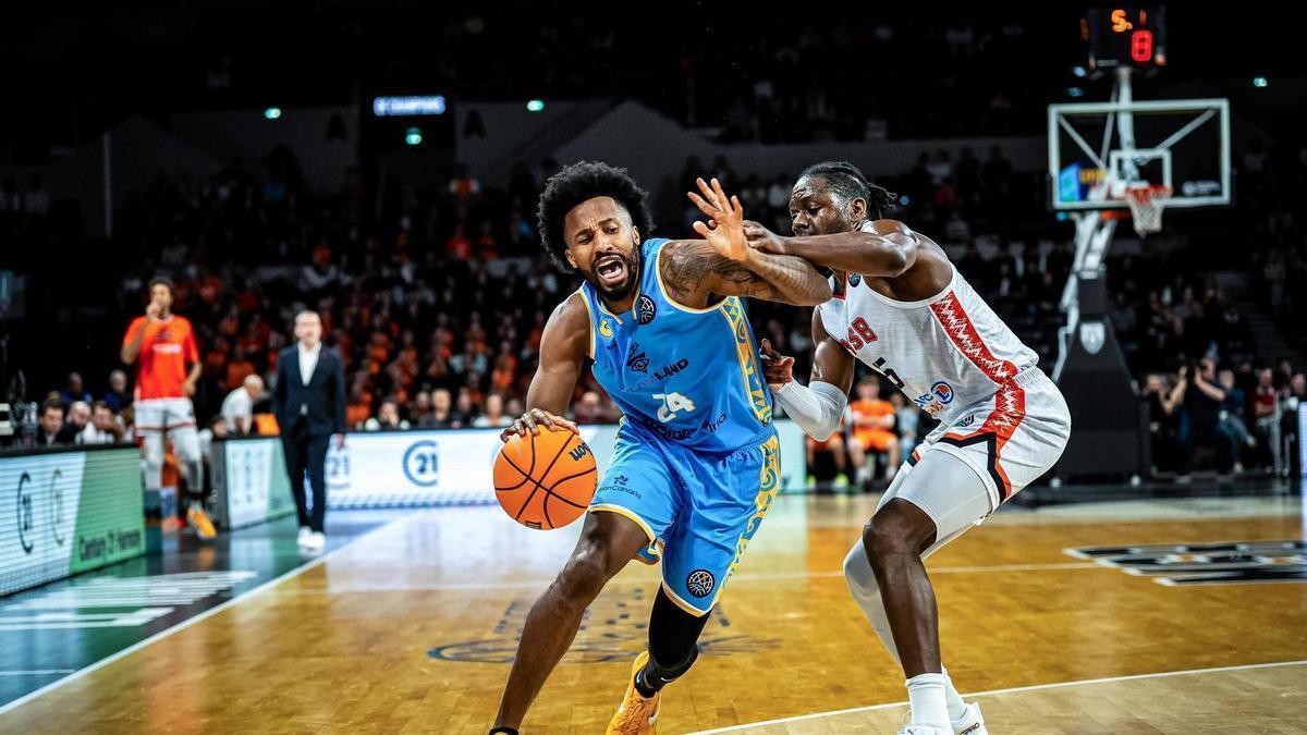 Braian Angola en un lance del partido del Granca ante el Le Mans.