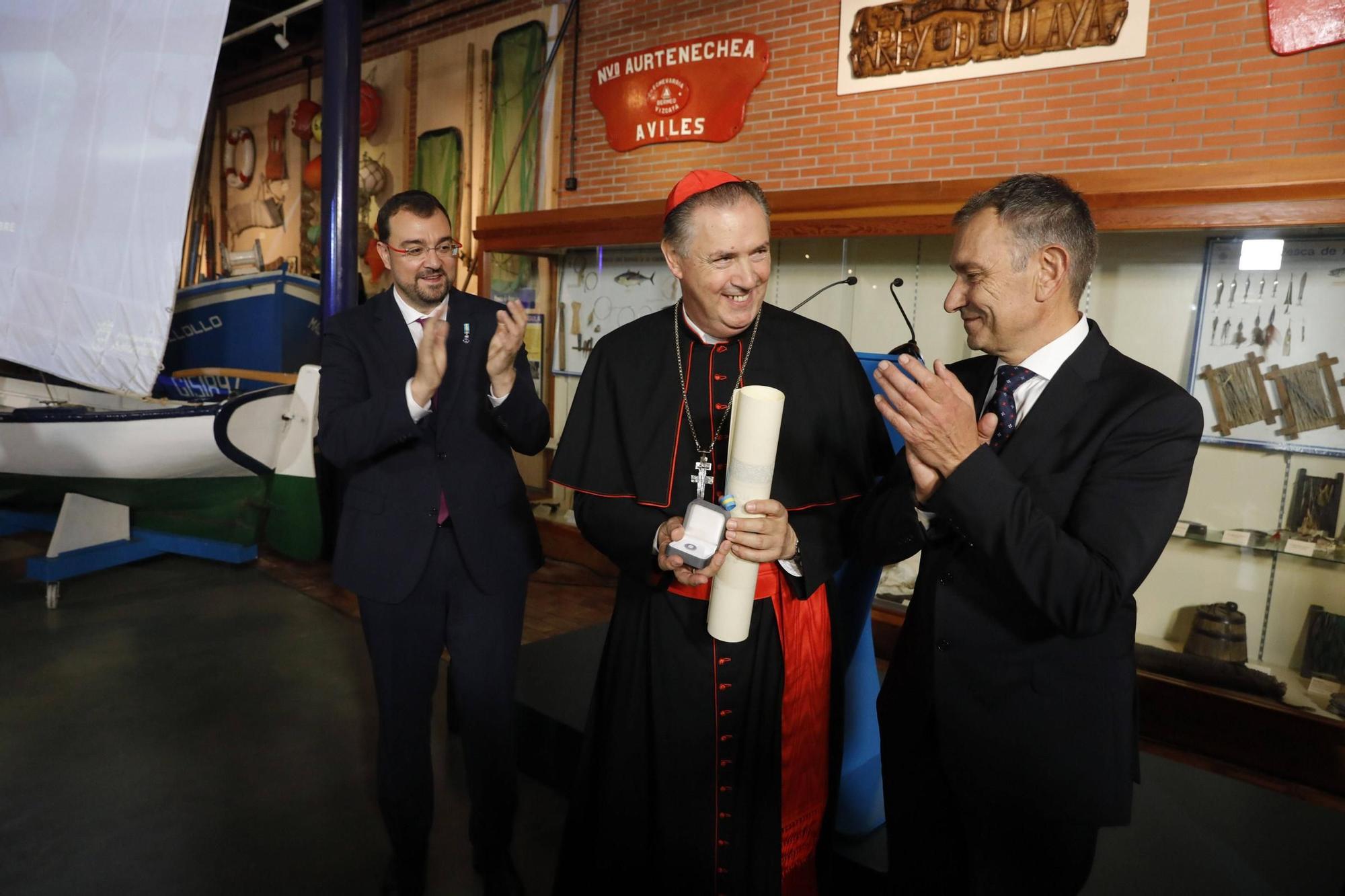 El cardenal Ángel  Fernández Artime recibe el título de Hijo Predilecto de Asturias en Luanco (Gozón)