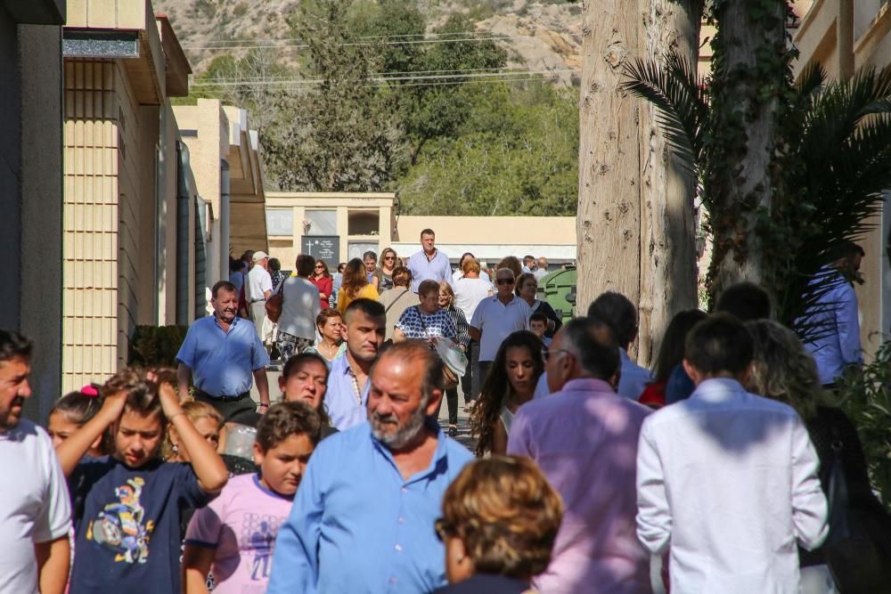 Afluencia masiva de visitantes al cementerio de Orihuela