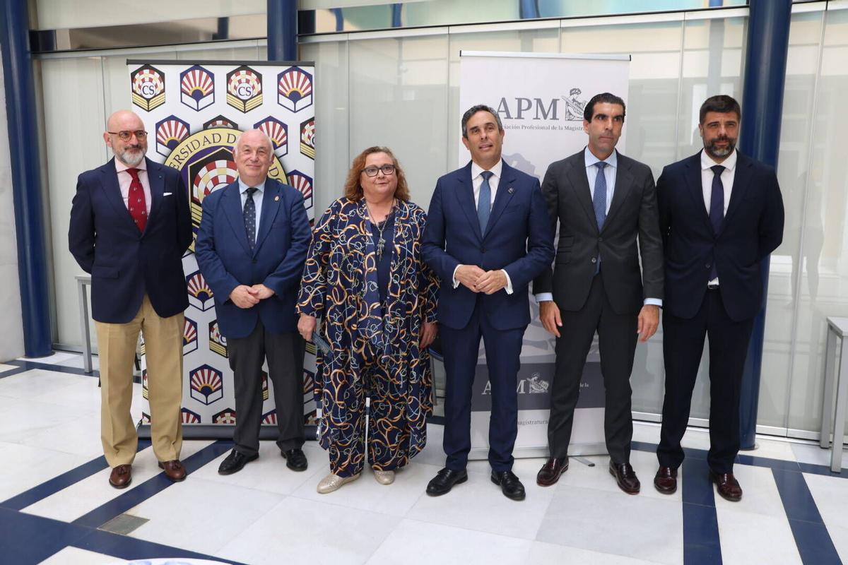 Autoridades, antes de la jornada sobre  la actualidad de la Justicia celebradas en el Colegio de la Abogacía de Córdoba.