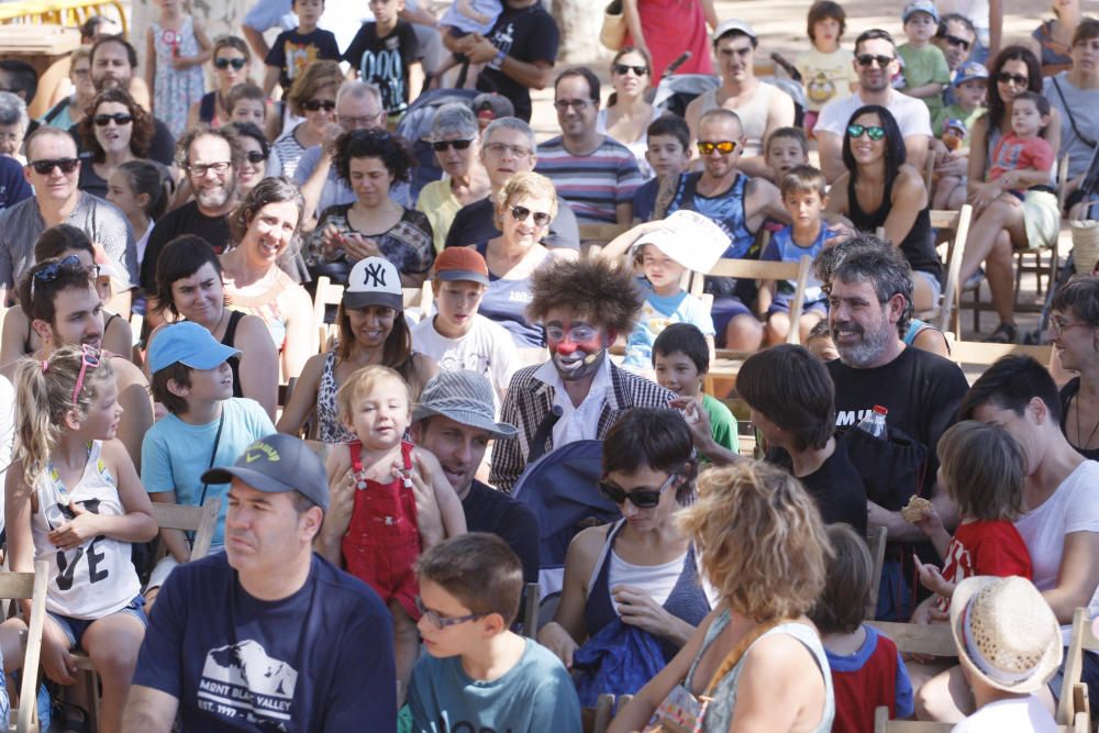 Fira del Circ al carrer de la Bisbal de l''Empordà