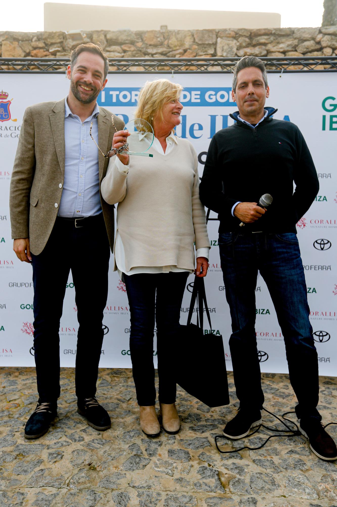 Ariette Van Driel, 'bola más cercana', con Óscar Escandell de Toyota y Javier Durán.