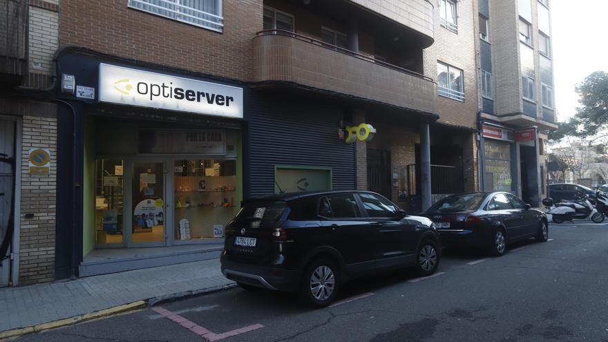 Sospechan que el atracador de una óptica en Zaragoza fingió ser un cliente horas antes del golpe