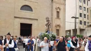 El Carmen reúne a una multitud en una misa reivindicativa para recuperar la Sociedad de Festejos: "Como vecinos, tenemos que implicarnos"