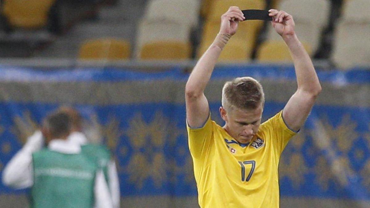 Oleksandr Zinchenko celebrando el gol que anotó ante Suiza en la Uefa Nations League