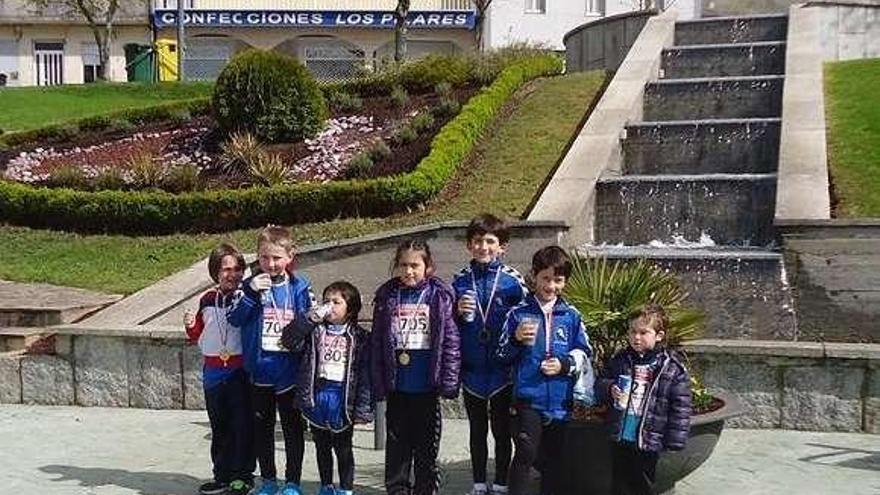 Alumnos de la EAD que participaron en la carrera de A Silva.