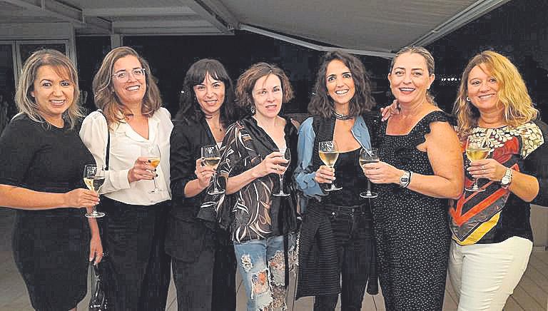 Mariela Molina, Elisa Ruiz, Teresa Reynés, Pilar Angulo, Ma.Fernanda Domínguez, Pepa Olmedo, Soraya Rapatte