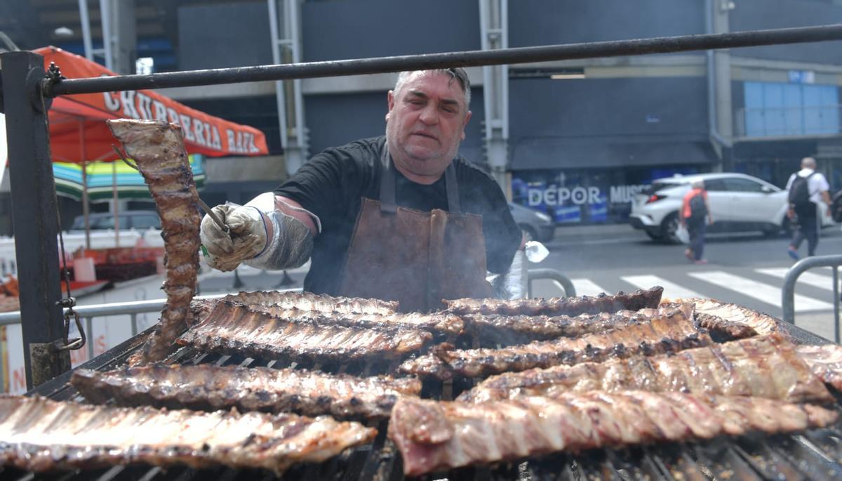 Fiesta del deportivismo hoy en A Coruña por el Día de las Peñas del Dépor en Riazor.