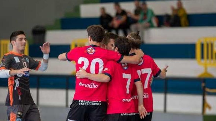 El Sala Ourense celebra un gol en el partido de primera vuelta. // FdV