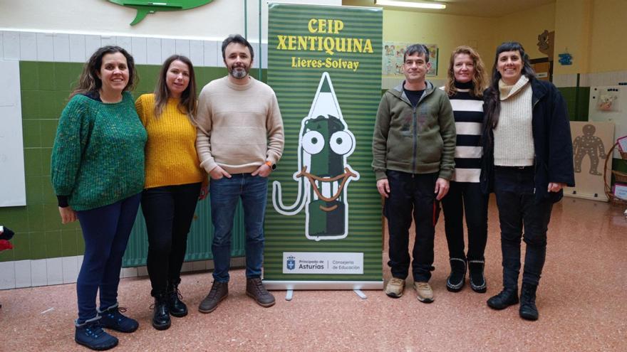 Madres y padres del colegio Xentiquina, en Siero, una gran familia unida en torno "a los derechos de la infancia y la ayuda mutua en la crianza"