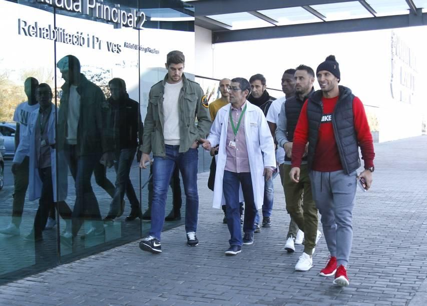 Los jugadores del Levante UD visitan el hospital