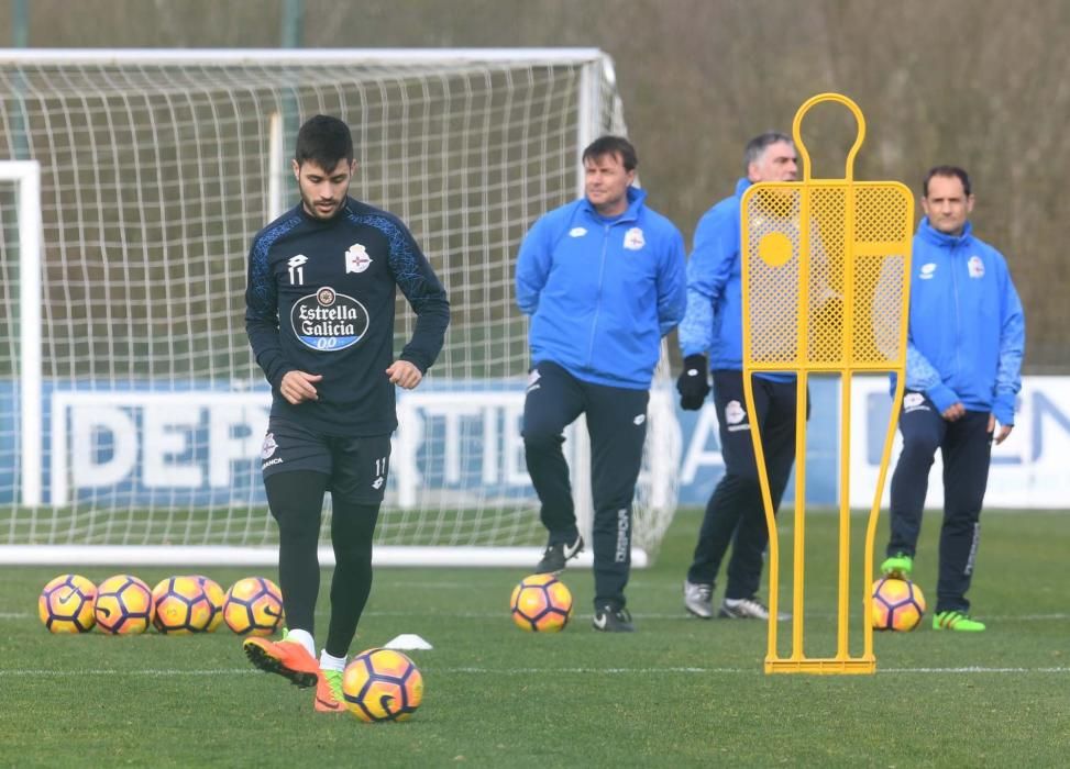 Primer entrenamiento tras la destitución de Gaizka Garitano. Fueron los técnicos del Fabril, Cristóbal Parralo y Javier Manjarín, los encargados de dirigir la sesión en Abegondo.