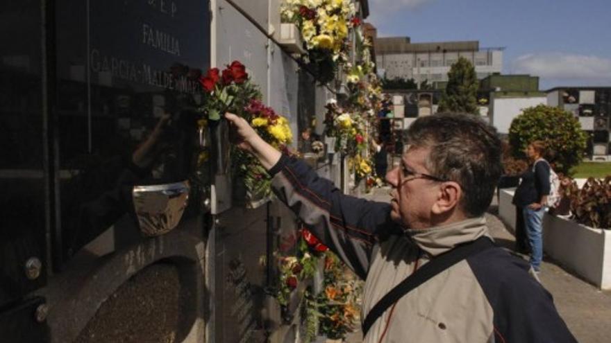 Día de Todos los Santos en el cementerio de San Lázaro