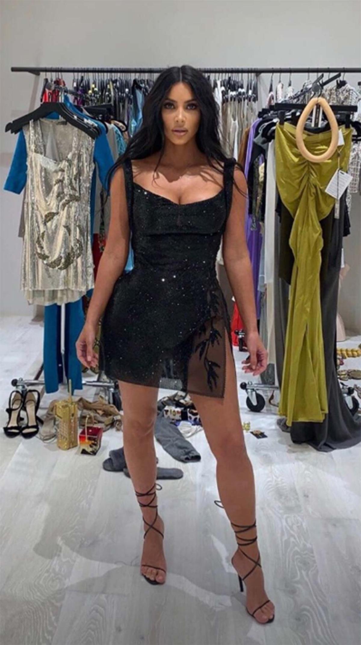 Kim Kardashian, a lo Versace