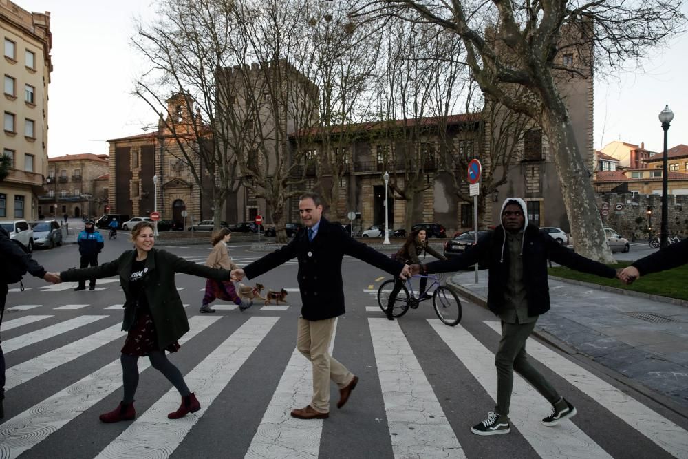 Cadena humana contra el racismo y la xenofobia