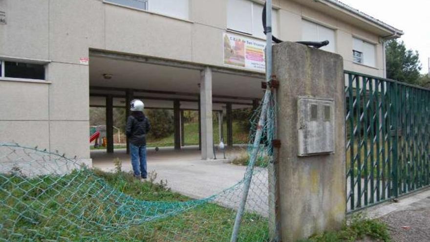 Fachada del antiguo colegio de Trasmañó, donde se ubicaría la escuela infantil.  // Faro