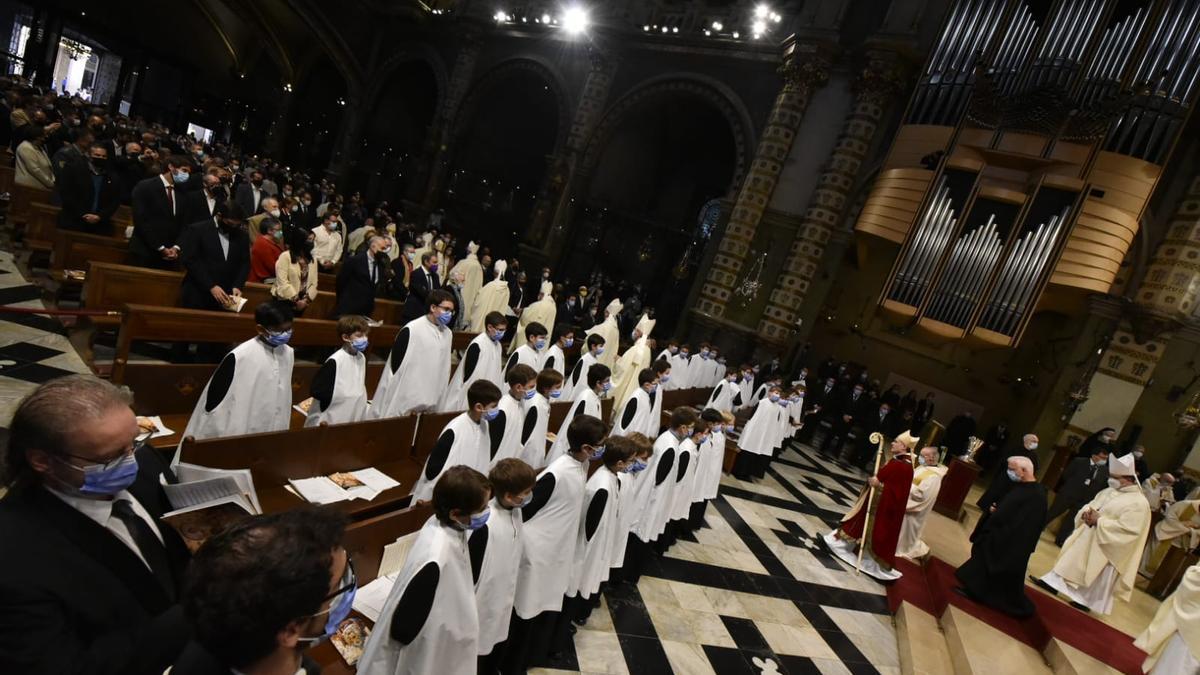 Arribada d'autoritats a Montserrat per la benedicció del nou abat