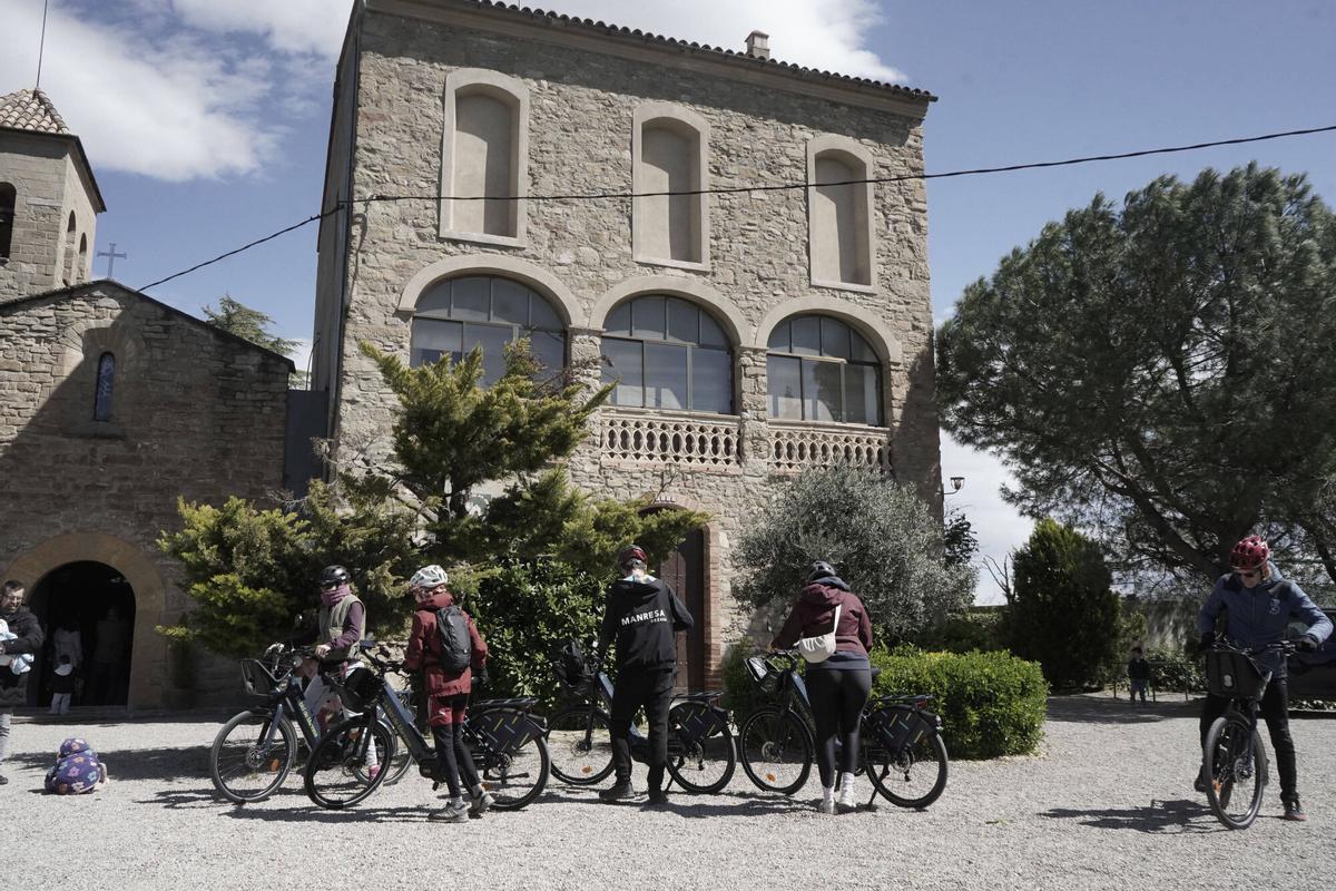 S’estrena a Manresa la ruta ignasiana amb bicicleta elèctrica
