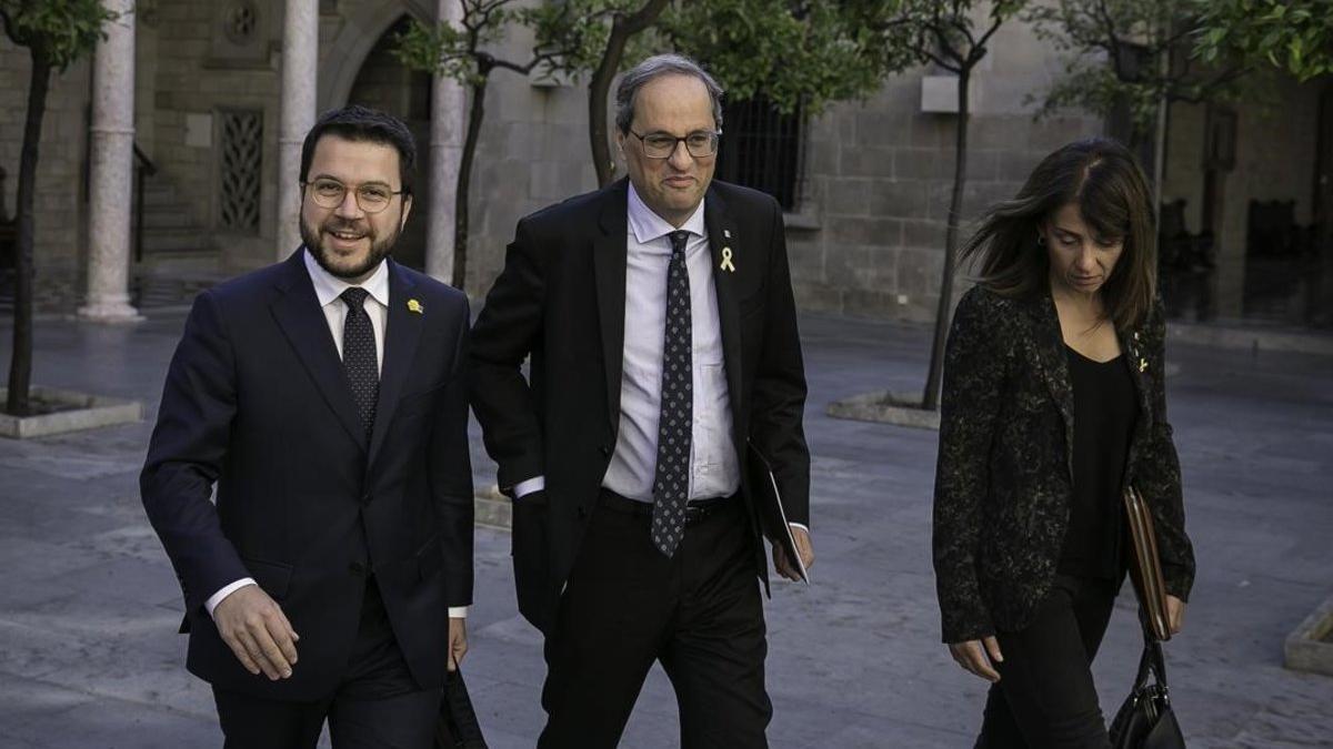 Pere Aragonés, Quim Torra y Meritxell Budó, en la reunión extraordinaria del Consell Executiu en la Generalitat