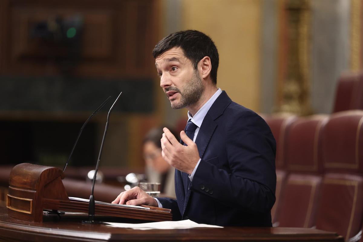 El ministro Pablo Bustinduy en el Congreso
