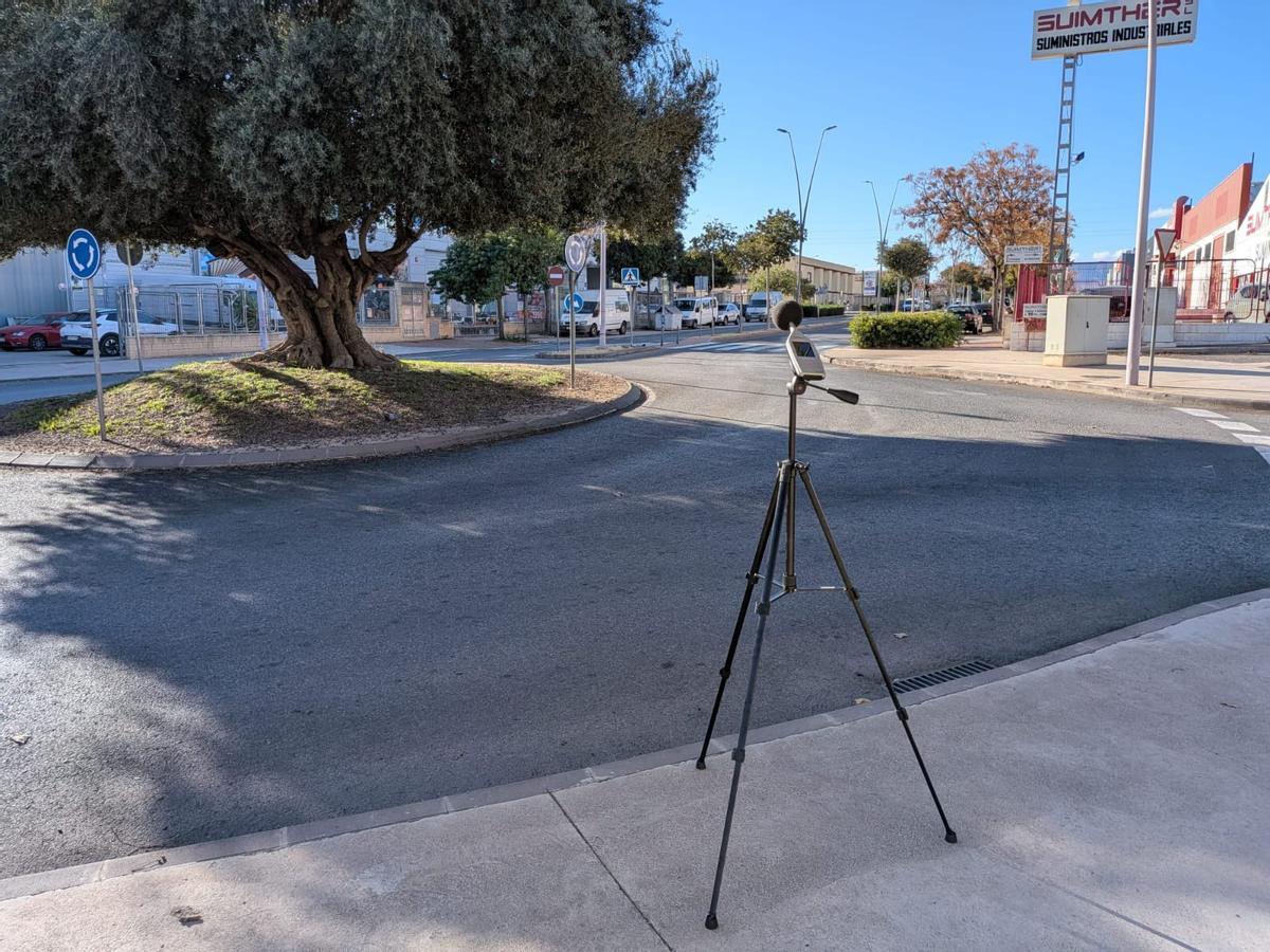 Medición acústica realizada en una rotonda de la carretera de Agost de San Vicente