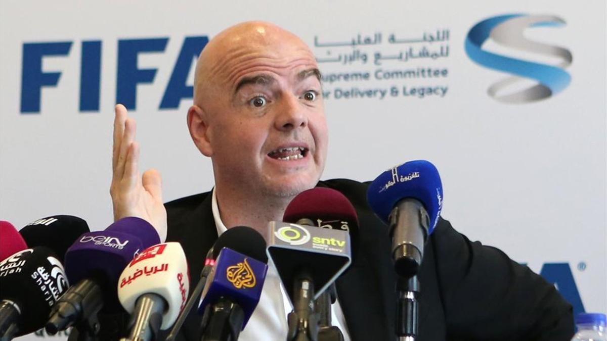 Infantino quiere más control sobre las comisiones que generan los traspasos futbolísticos