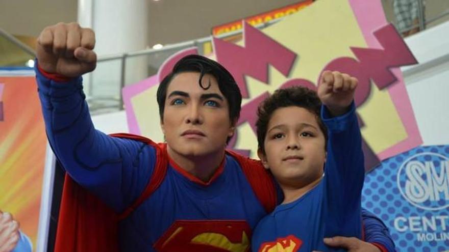 Herbert Chavez, el filipino que se ha operado 26 veces para ser Superman