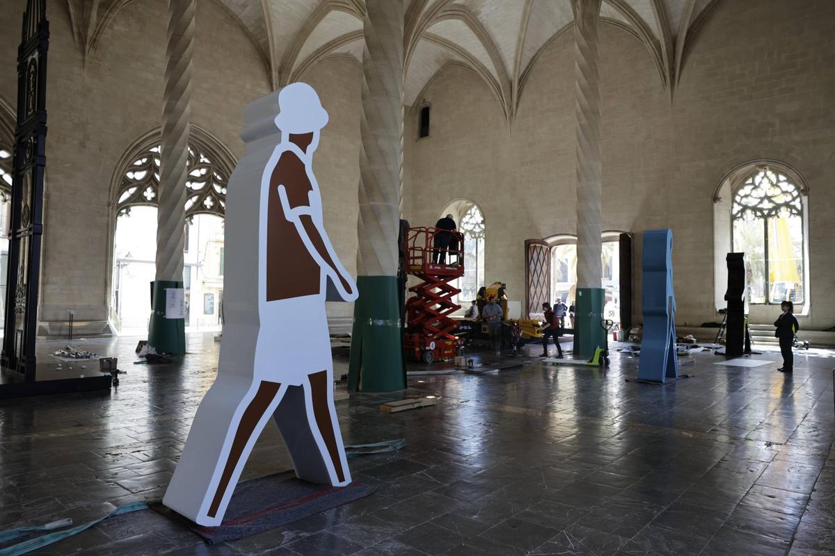 Montaje de la exposición de Julian Opie en la Llotja de Palma