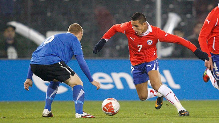 Alexis Sánchez durant el partit amistós que va disputar contra Estònia la matinada del passat dilluns.