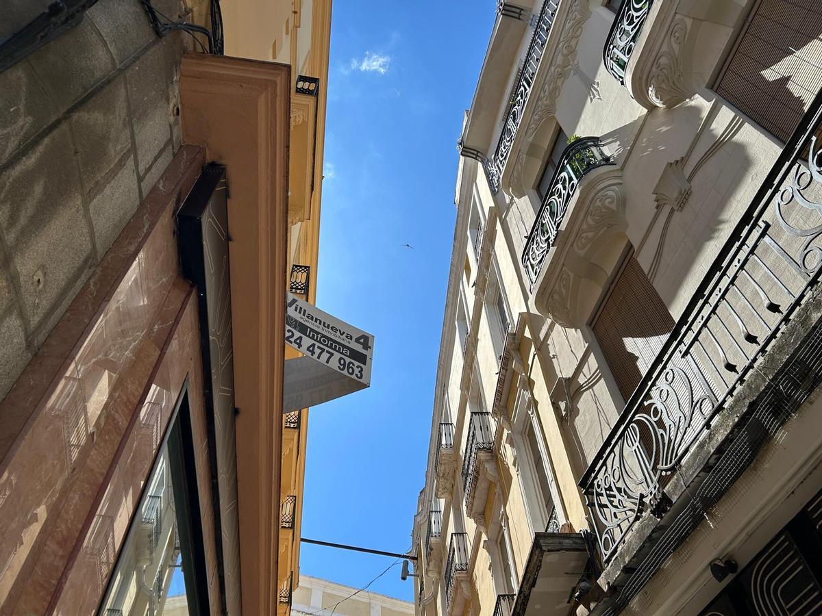 Fotogalería | Los vecinos del Casco Antiguo de Badajoz se quejan de las palomas